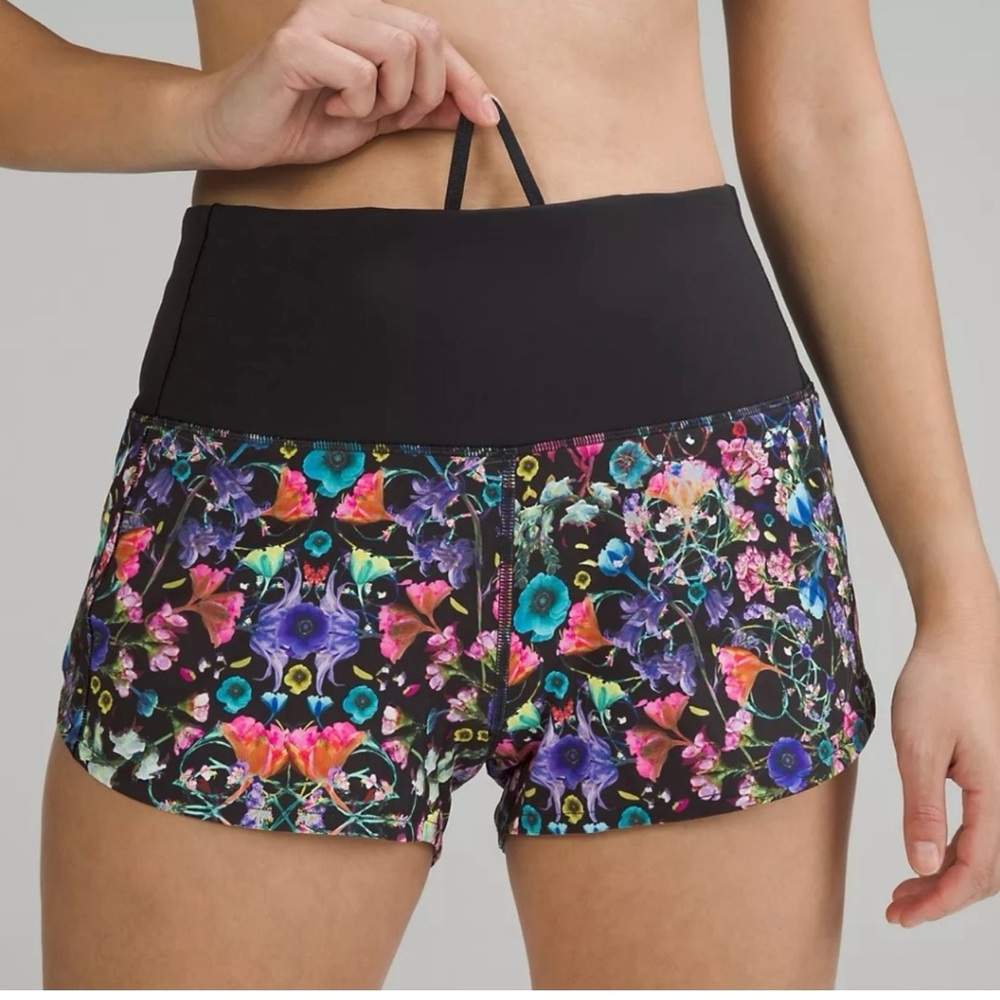 Lululemon Speed Up Shorts size 4 EUC. 4 inch inseam - Picture 2 of 9
